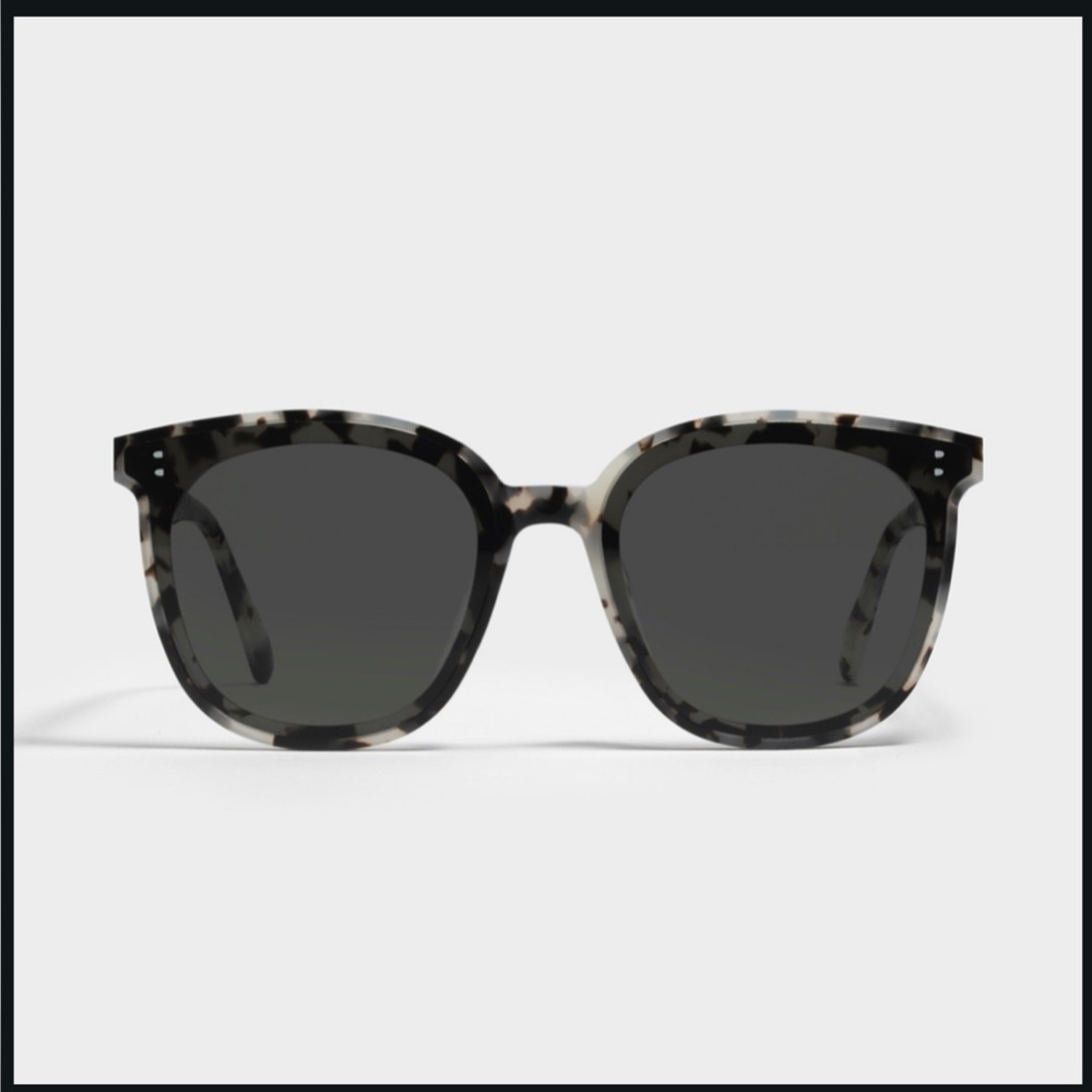 Like New! Stylish sunglasses from a Gentle Monster